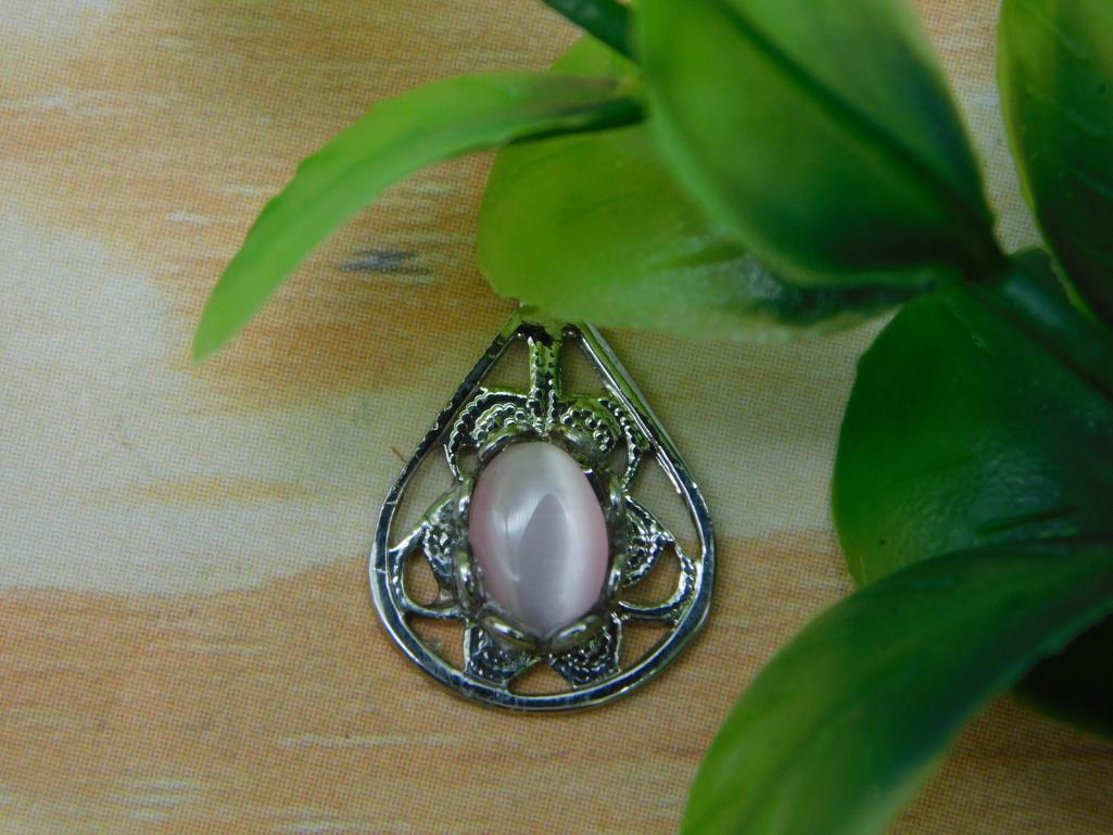 CATS EYE PENDANT ROCK STONE LAPIDARY SPECIMEN: CATS EYE PENDANT ROCK STONE LAPIDARY SPECIMEN