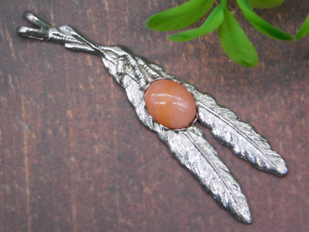 GENUINE STONE FEATHER PENDANT ROCK STONE LAPIDARY SPECIMEN (1 of 2)