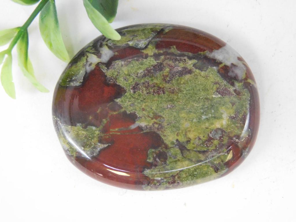 DRAGONS BLOODSTONE WORRY STONE ROCK STONE LAPIDARY SPECIMEN (1 of 2)