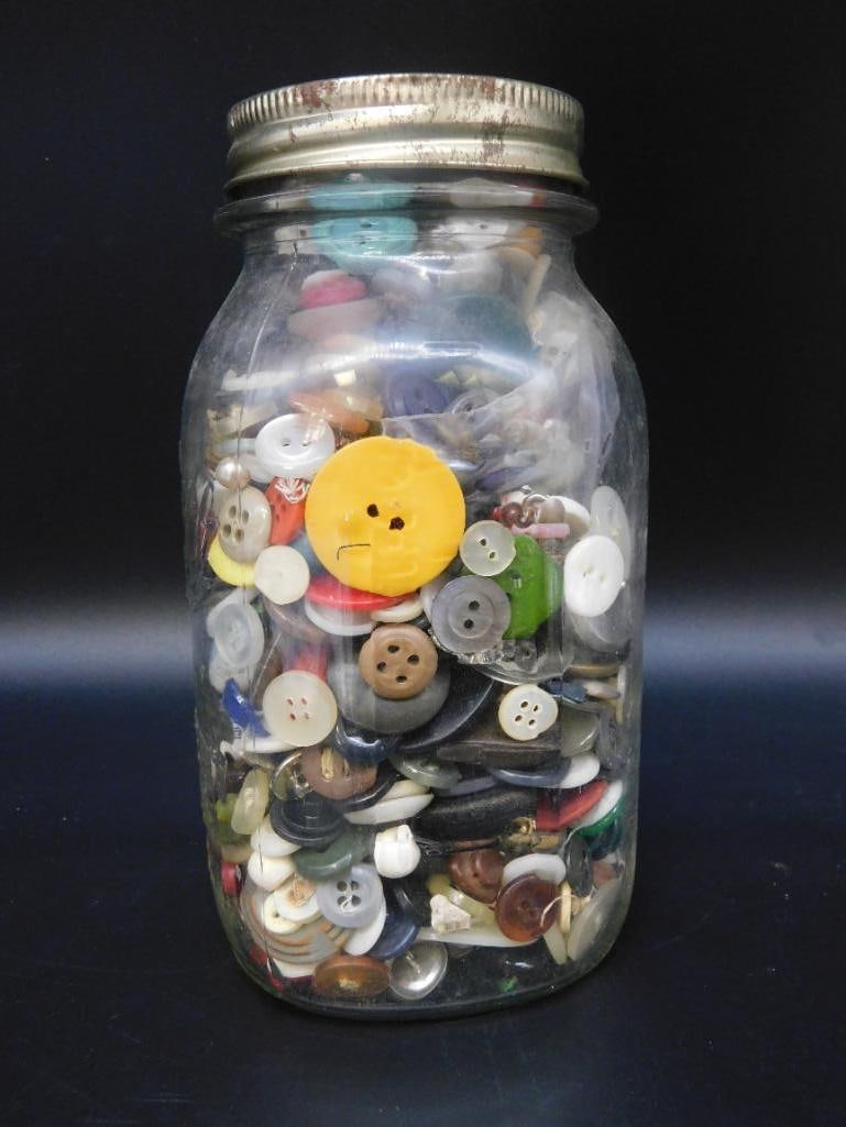 MIXED BUTTONS IN JAR VINTAGE ANTIQUE (1 of 3)