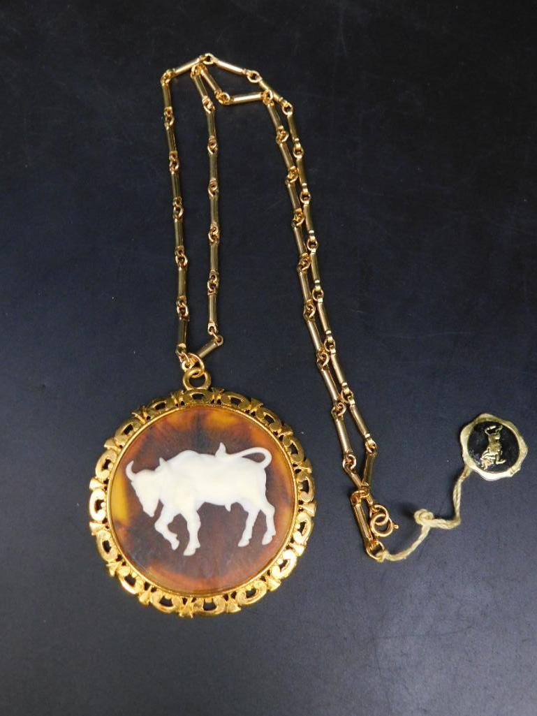 ZODIAC TAURUS PENDANT ON CHAIN NECKLACE VINTAGE ANTIQUE (1 of 3)