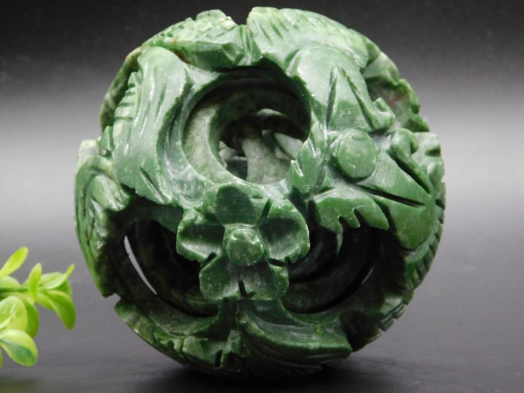 CARVED JADE PUZZLE BALL VINTAGE ANTIQUE (1 of 4)