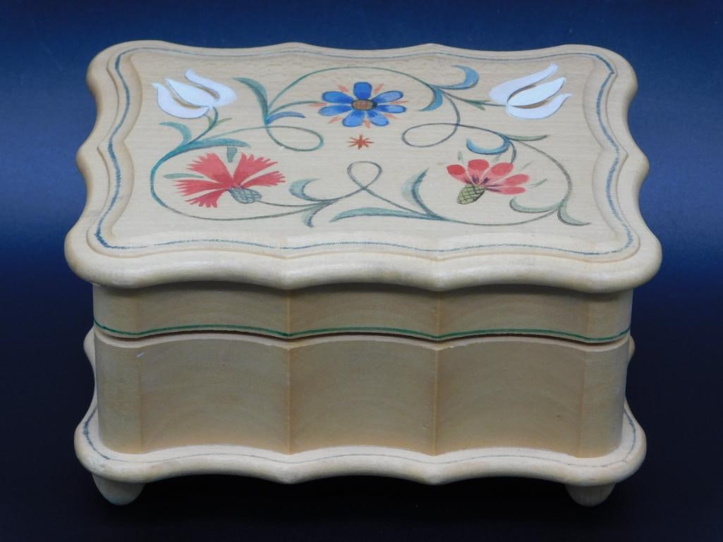WOODEN MUSIC JEWELRY BOX MADE IN SWITZERLAND VINTAGE ANTIQUE: WOODEN MUSIC JEWELRY BOX MADE IN SWITZERLAND VINTAGE ANTIQUE