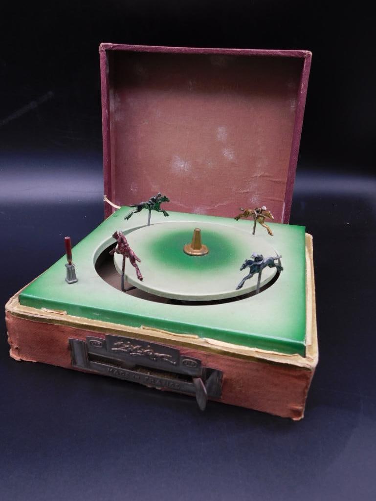 FRENCH JEU DE COURSE MECHANICAL EQUESTRIAN HORSE RACING GAME VINTAGE ANTIQUE (1 of 3)