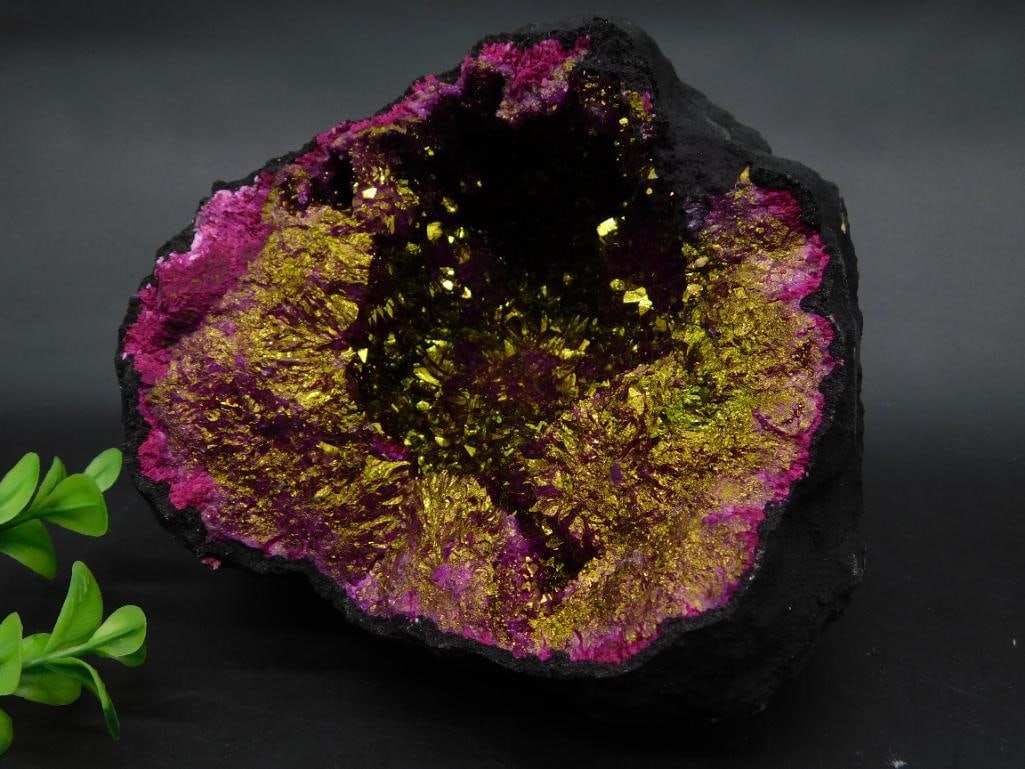 PINK AND GOLD GEODE ROCK STONE LAPIDARY SPECIMEN: PINK AND GOLD GEODE ROCK STONE LAPIDARY SPECIMEN