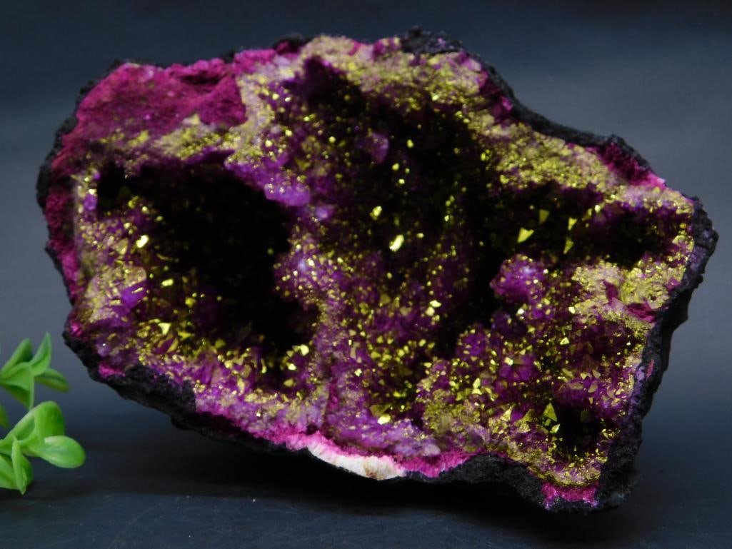PINK AND GOLD GEODE ROCK STONE LAPIDARY SPECIMEN (1 of 3)
