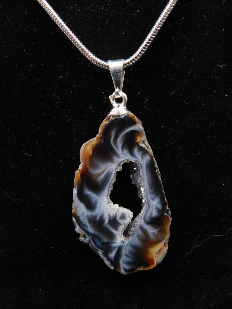 GEODE SLICE PENDANT ON CHAIN NECKLACE VINTAGE ANTIQUE (1 of 2)