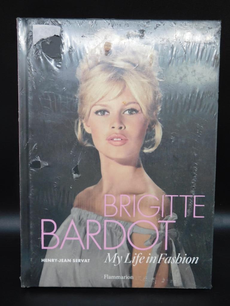 BRIGITTE BARDOT BOOK BY HENRY-JEAN SERVAT VINTAGE ANTIQUE (1 of 2)