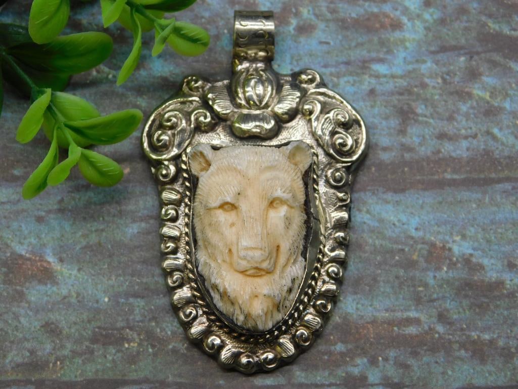 CARVED BONE BEAR PENDANT VINTAGE ANTIQUE: CARVED BONE BEAR PENDANT VINTAGE ANTIQUE