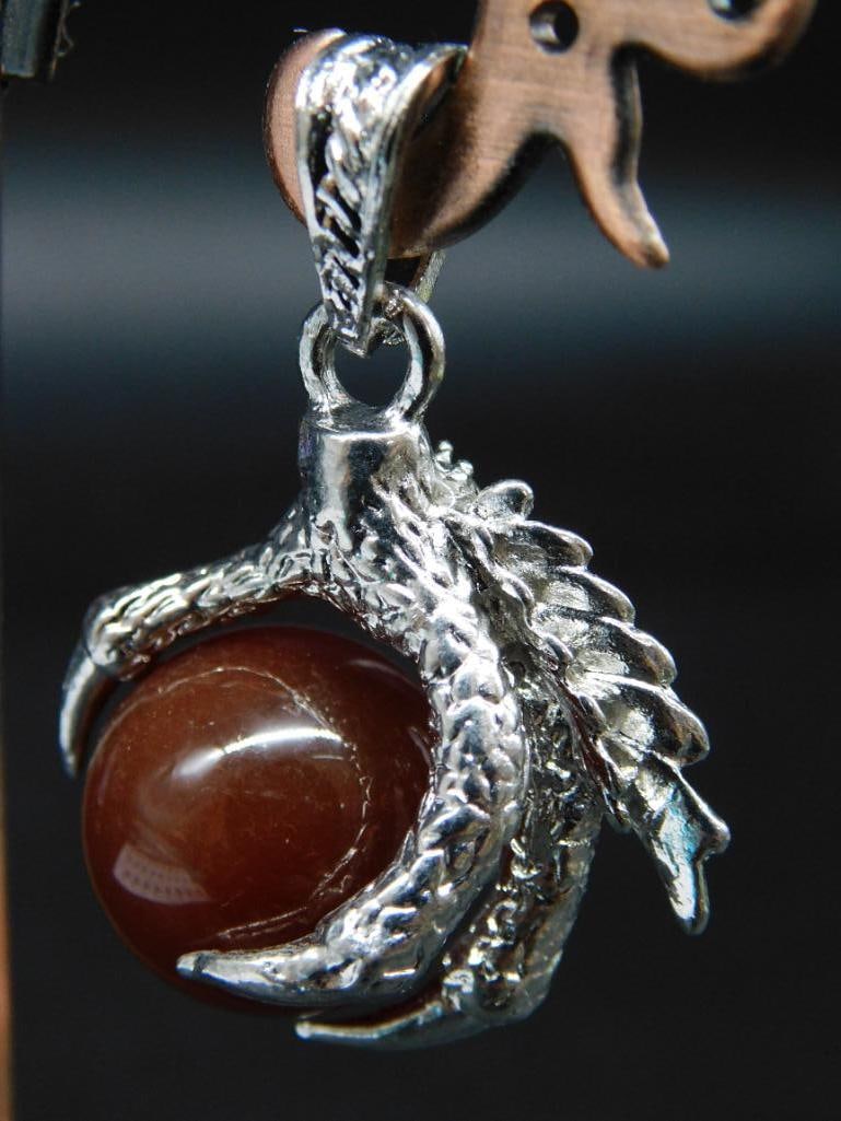 CARNELIAN CLAW PENDANT VINTAGE ANTIQUE: CARNELIAN CLAW PENDANT VINTAGE ANTIQUE