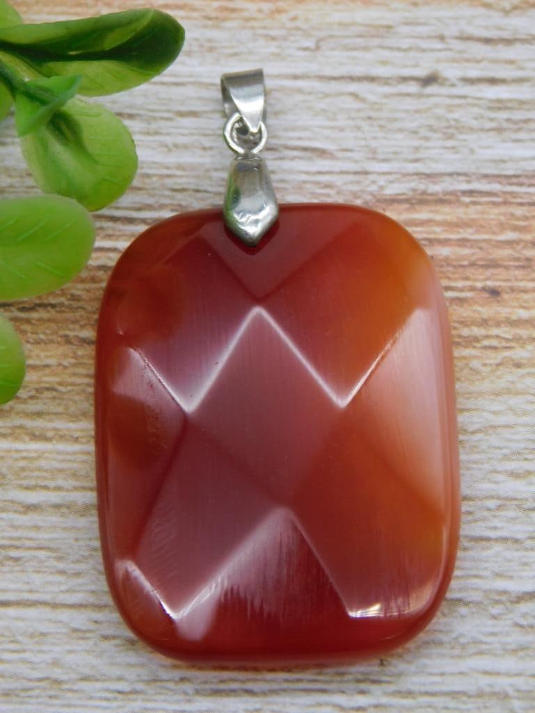 CARNELIAN PENDANT ROCK STONE LAPIDARY SPECIMEN: CARNELIAN PENDANT ROCK STONE LAPIDARY SPECIMEN