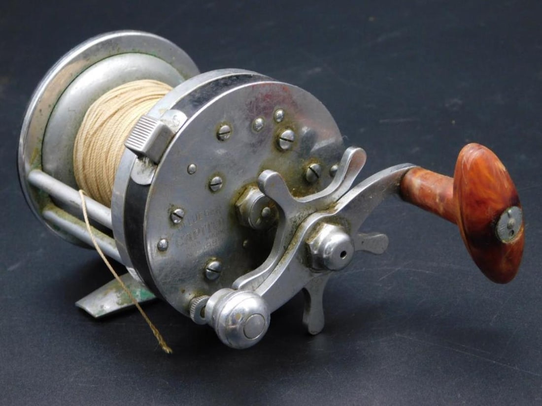 PFLUEGER CAPITOL FISHING REEL VINTAGE ANTIQUE (1 of 5)