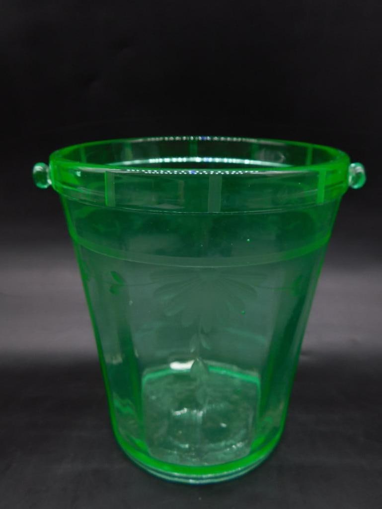 GREEN URANIUM GLASS ETCHED DAISY ICE BUCKET VINTAGE ANTIQUE (1 of 5)