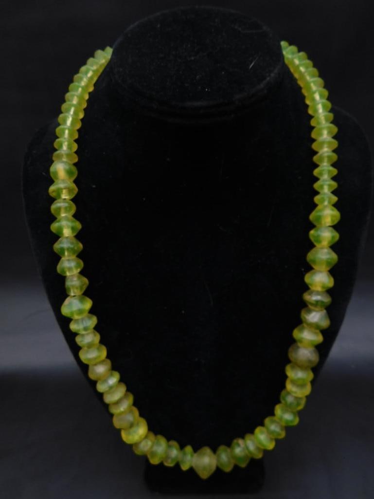 AFRICAN TRADE BEADS VASELINE URANIUM GLASS VINTAGE ANTIQUE (1 of 5)