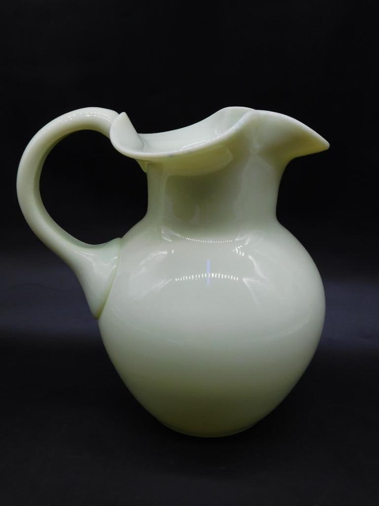 URANIUM CUSTARD GLASS PITCHER VINTAGE ANTIQUE (1 of 4)