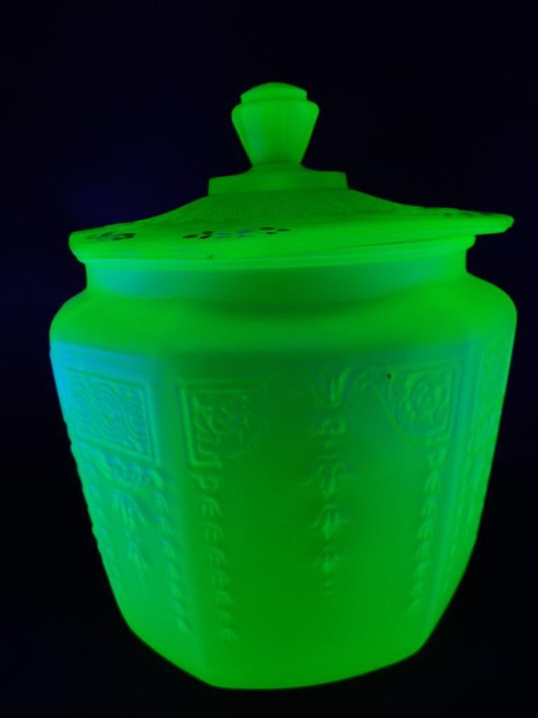 ANCHOR HOCKING FROSTED GREEN URANIUM GLASS PRINCESS PATTERN HAND PAINTED BISCUIT JAR WITH LID (1 of 7)