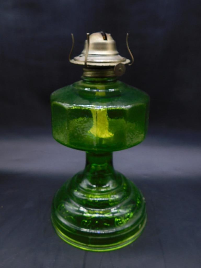 EAGLE KEROSENE OIL LAMP VINTAGE ANTIQUE (1 of 6)