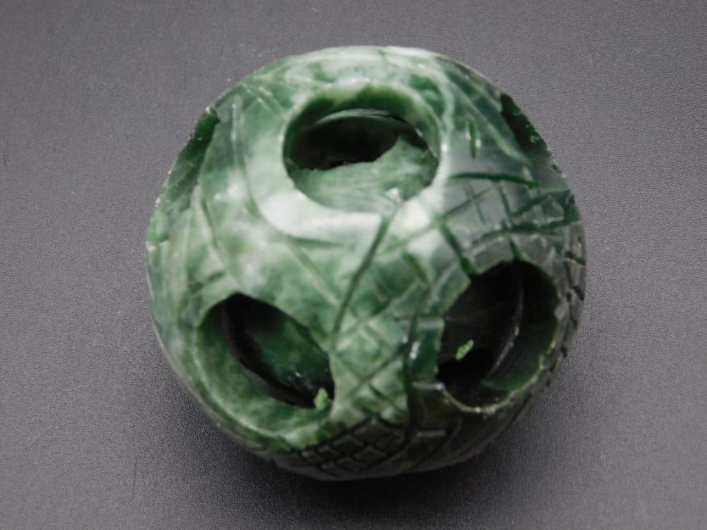 CARVED JADE PUZZLE BALL ROCK STONE LAPIDARY SPECIMEN (1 of 2)