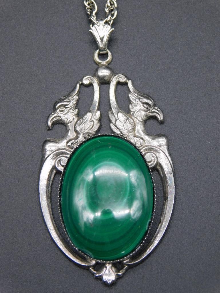 MALACHITE DOUBLE PHOENIX PENDANT ON CHAIN NECKLACE: MALACHITE DOUBLE PHOENIX PENDANT ON CHAIN NECKLACE