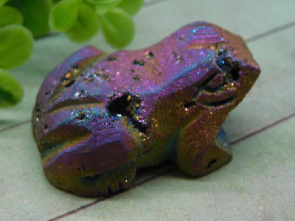 DRUZY TITANIUM CARVED FROG ROCK STONE LAPIDARY SPECIMEN (1 of 2)
