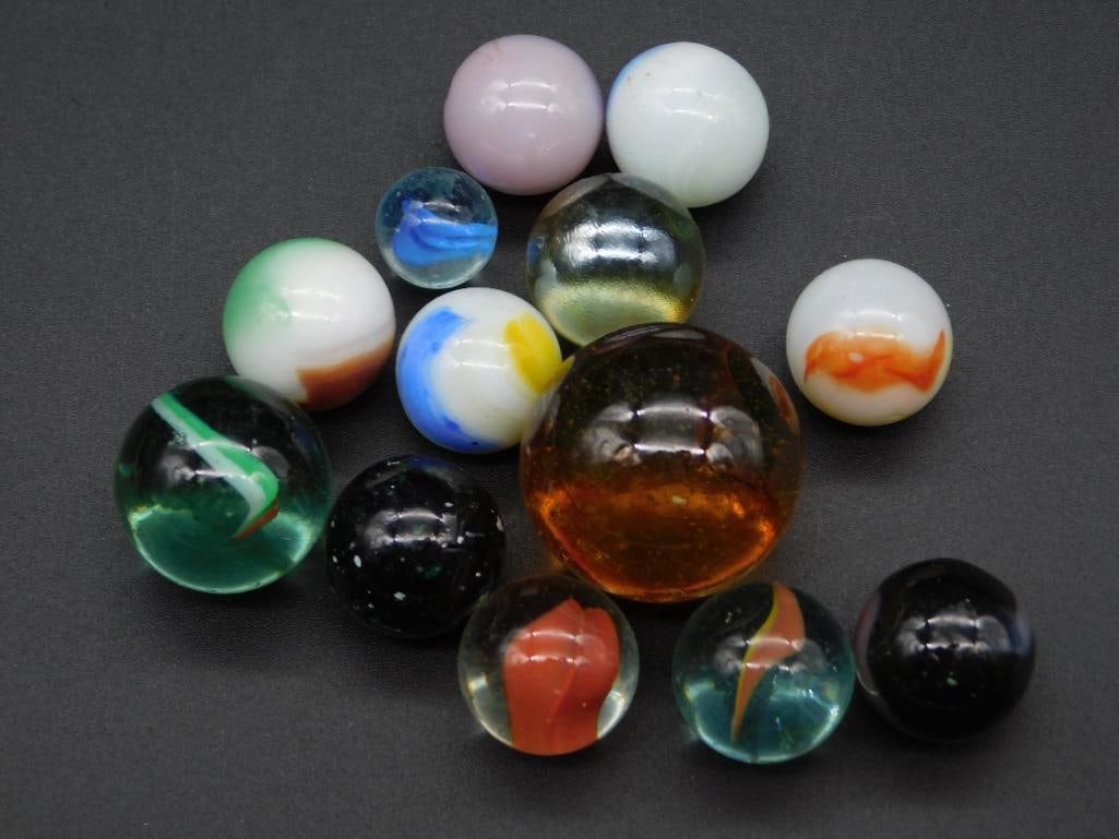 GLASS PLAYING MARBLES VINTAGE ANTIQUE (1 of 2)