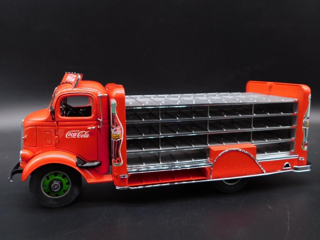 COCA-COLA 1938 DELIVERY TRUCK DIE CAST METAL VEHICLE (1 of 4)