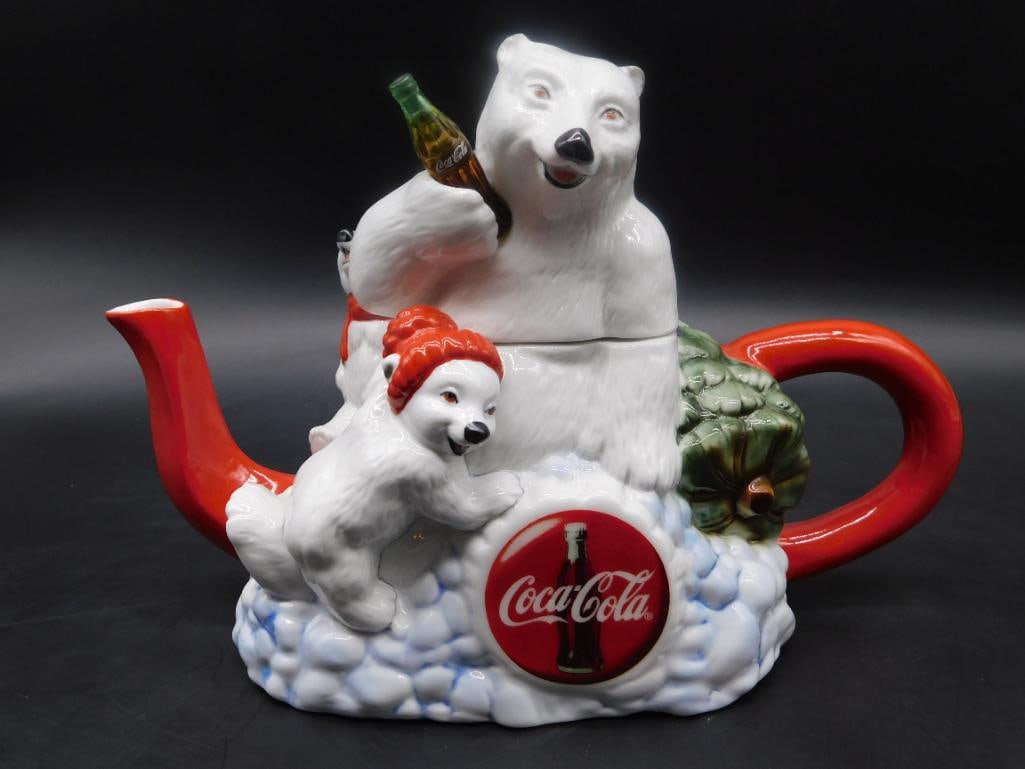 COCA-COLA POLAR BEAR COLLECTIBLE TEAPOT (1 of 5)