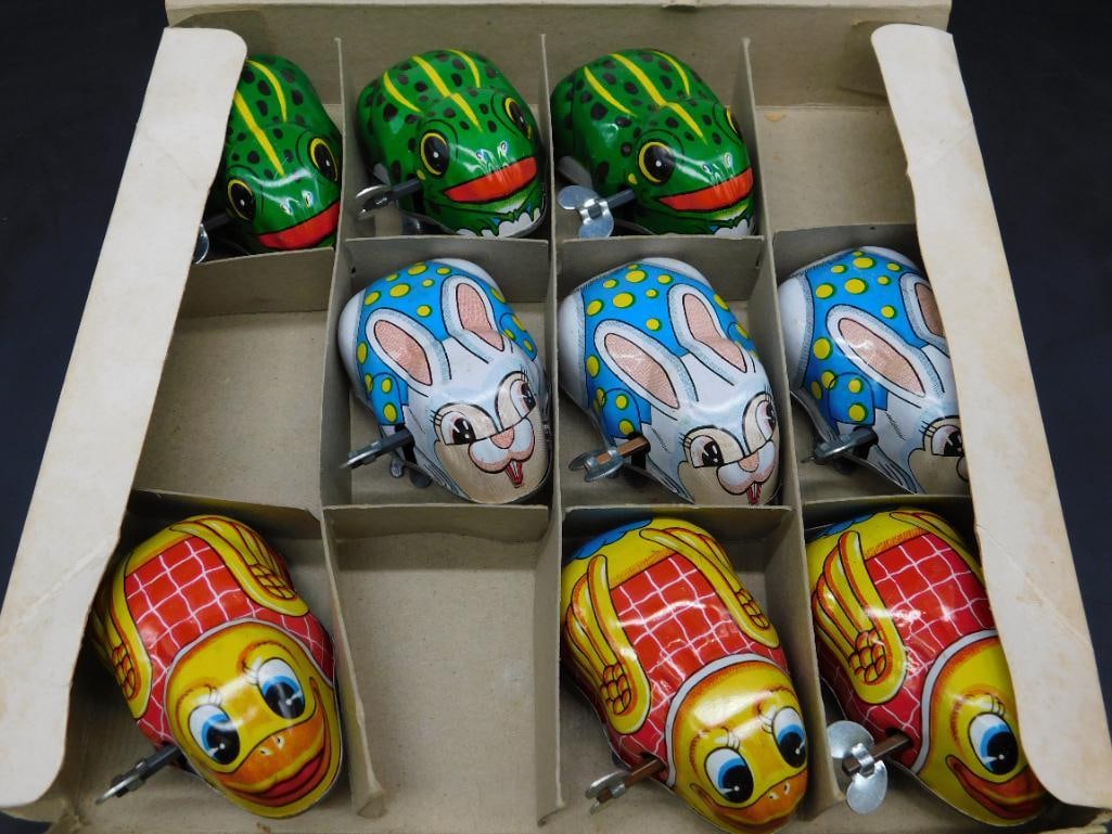 WIND-UP JUMPING LOVELY PETS IN ORIGINAL BOX VINTAGE ANTIQUE TOY: WIND-UP JUMPING LOVELY PETS IN ORIGINAL BOX VINTAGE ANTIQUE TOY