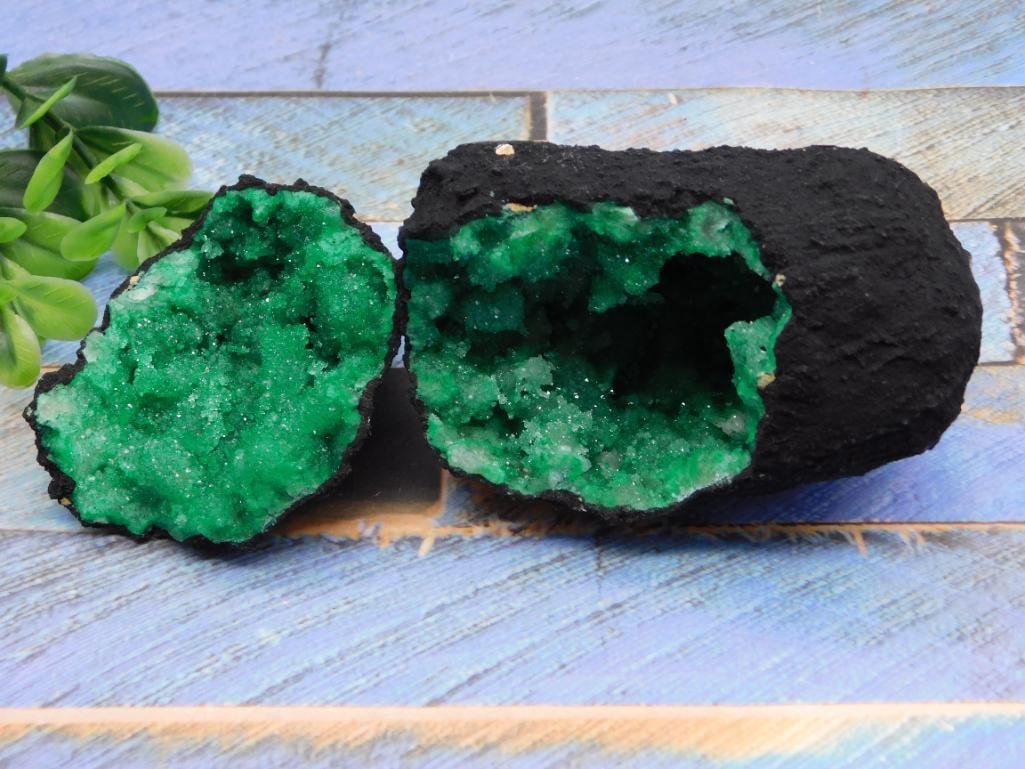 GREEN GEODE ROCK STONE LAPIDARY SPECIMEN (1 of 2)