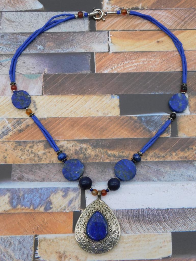 LAPIS AND CARNELIAN NECKLACE ROCK STONE LAPIDARY SPECIMEN: LAPIS AND CARNELIAN NECKLACE ROCK STONE LAPIDARY SPECIMEN