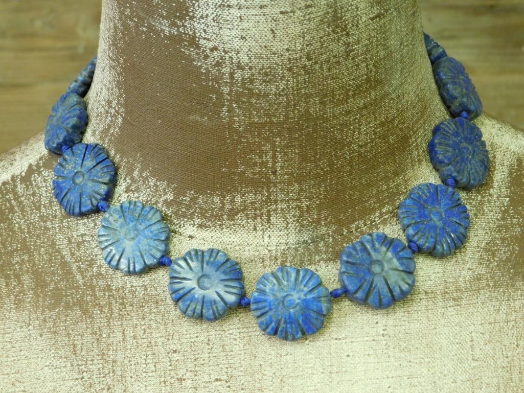 LAPIS LAZULI FLOWER CHOKER NECKLACE ROCK STONE LAPIDARY SPECIMEN: LAPIS LAZULI FLOWER CHOKER NECKLACE ROCK STONE LAPIDARY SPECIMEN