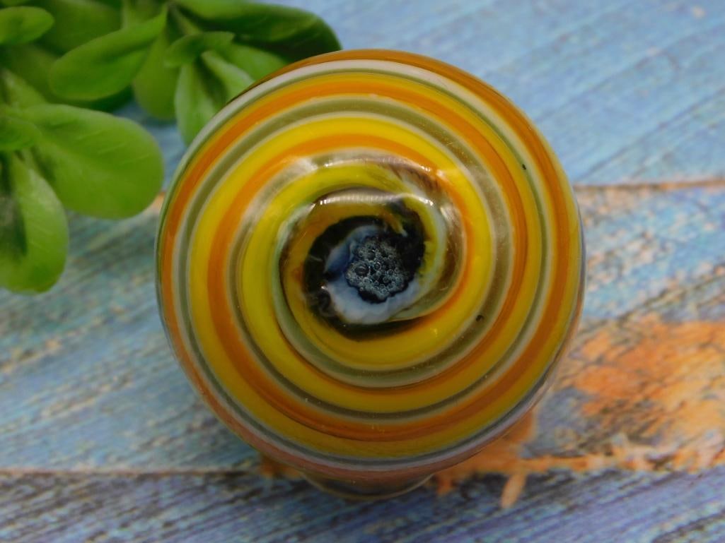 GLASS PLAYING MARBLE: GLASS PLAYING MARBLE