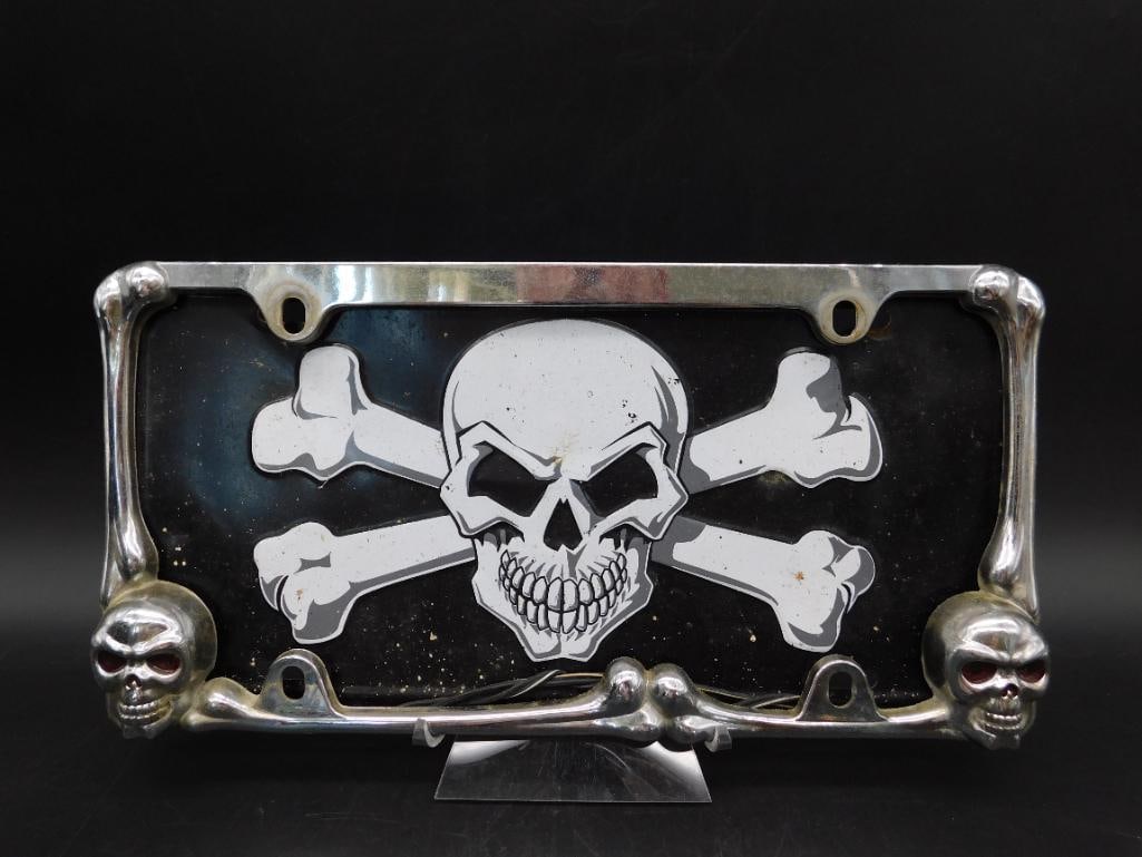 SKULL AND CROSS BONE VANITY PLATE AND LICENSE PLATE COVER: SKULL AND CROSS BONE VANITY PLATE AND LICENSE PLATE COVER