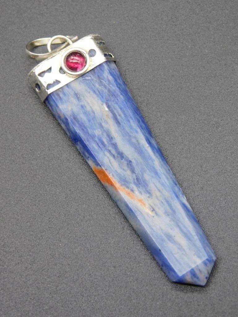 SODALITE PENDANT ROCK STONE LAPIDARY SPECIMEN: SODALITE PENDANT ROCK STONE LAPIDARY SPECIMEN