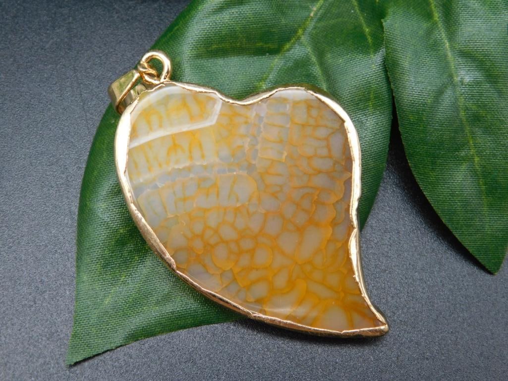 AGATE PENDANT ROCK STONE LAPIDARY SPECIMEN: AGATE PENDANT ROCK STONE LAPIDARY SPECIMEN