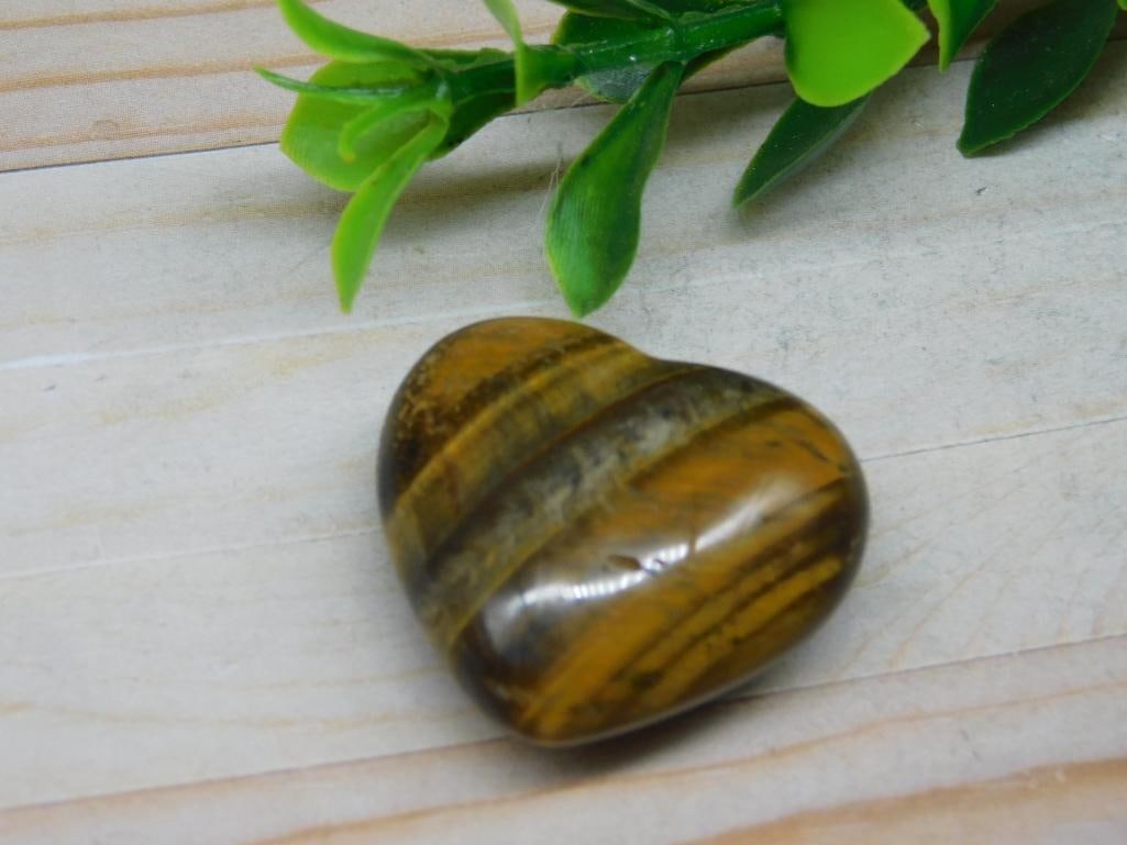TIGER EYE HEART ROCK STONE LAPIDARY SPECIMEN (1 of 2)