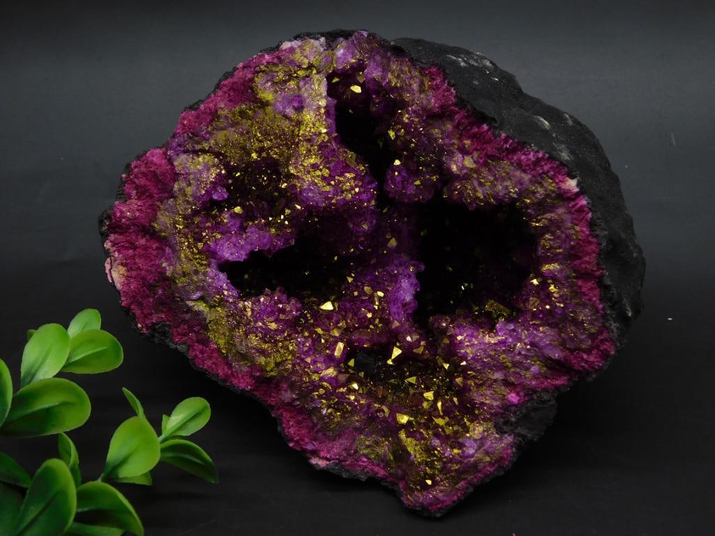 PINK AND GOLD GEODE ROCK STONE LAPIDARY SPECIMEN: PINK AND GOLD GEODE ROCK STONE LAPIDARY SPECIMEN