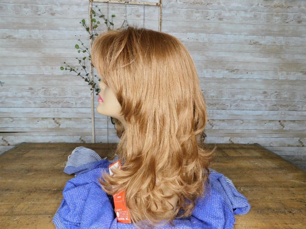 WIG with MANNEQUIN HEAD CHADE FASHIONS HAIRWEAR NEW BORN FREE 359 (1 of 5)