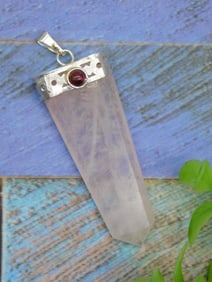 ROSE QUARTZ PENDANT ROCK STONE LAPIDARY SPECIMEN