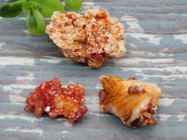 VANADINITE ROCK STONE LAPIDARY SPECIMEN