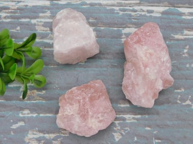 ROSE QUARTZ ROCK STONE LAPIDARY SPECIMEN