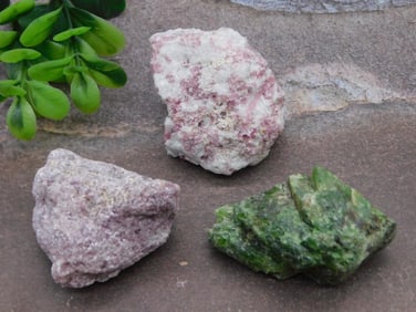 MIXED ROUGH LOT ROCK STONE LAPIDARY SPECIMEN