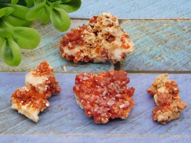 VANADINITE ROCK STONE LAPIDARY SPECIMEN