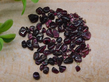 GARNET ROCK STONE LAPIDARY SPECIMEN