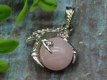 CLAW PENDANT ROCK STONE LAPIDARY SPECIMEN