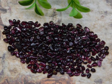 GARNET ROCK STONE LAPIDARY SPECIMEN