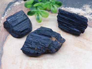 TOURMALINE ROCK STONE LAPIDARY SPECIMEN