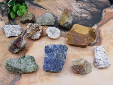 MIXED ROUGH ROCK STONE LAPIDARY SPECIMEN