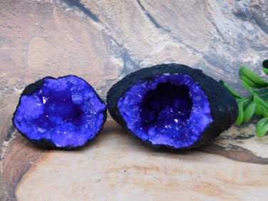 PINK GEODE ROCK STONE LAPIDARY SPECIMEN