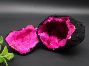 PINK GEODE ROCK STONE LAPIDARY SPECIMEN